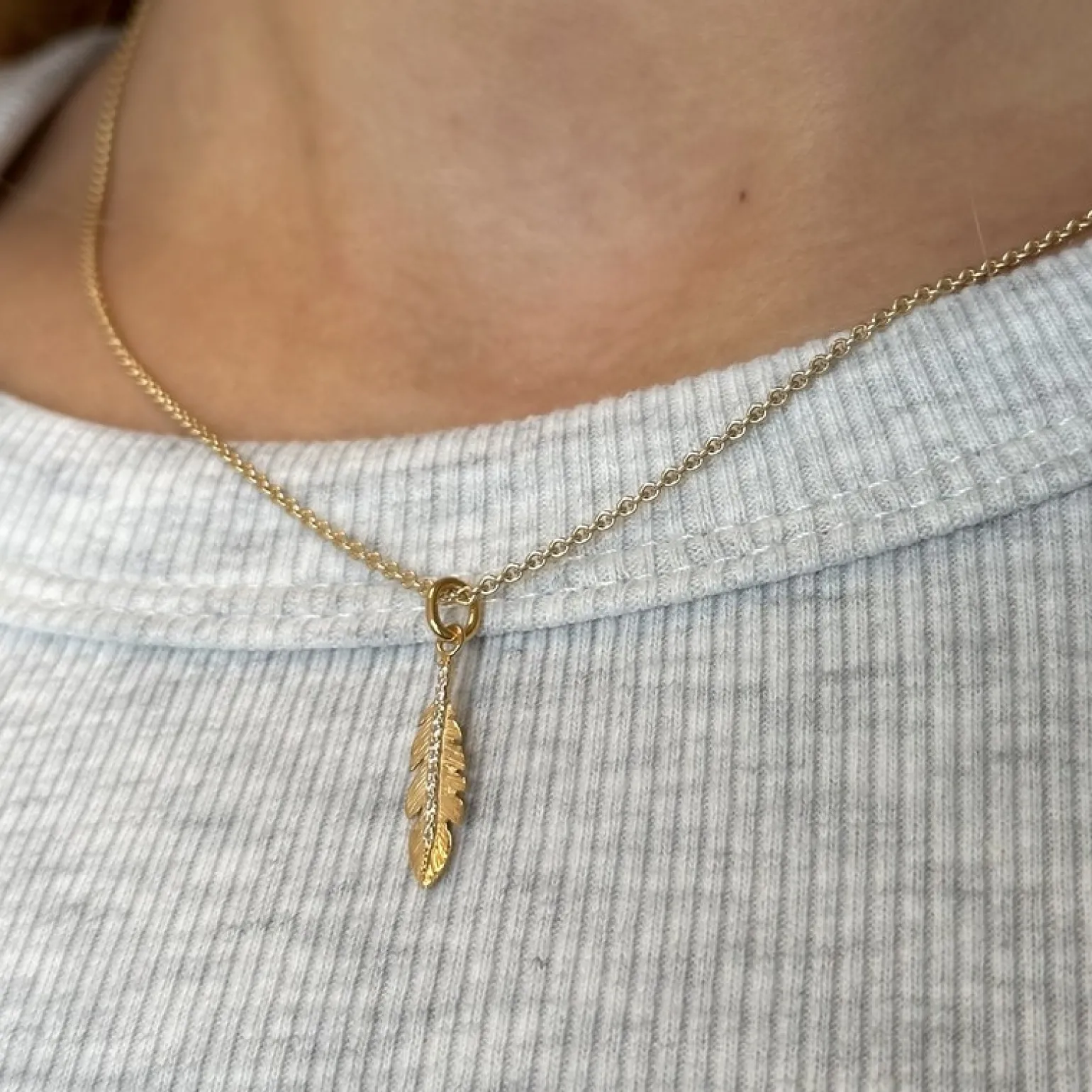 Aagaard - Federanhänger in 8 kt Gold inkl. Anhänger vergoldete Kette