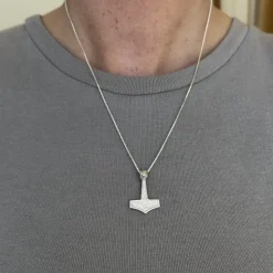 Anhänger mit Thors Hammer aus rhodiniertem Silber