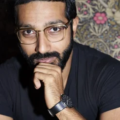 Arne Jacobsen - Bankiersuhr - Ø40 mm - Schwarzes Zifferblatt, schwarzes Armband