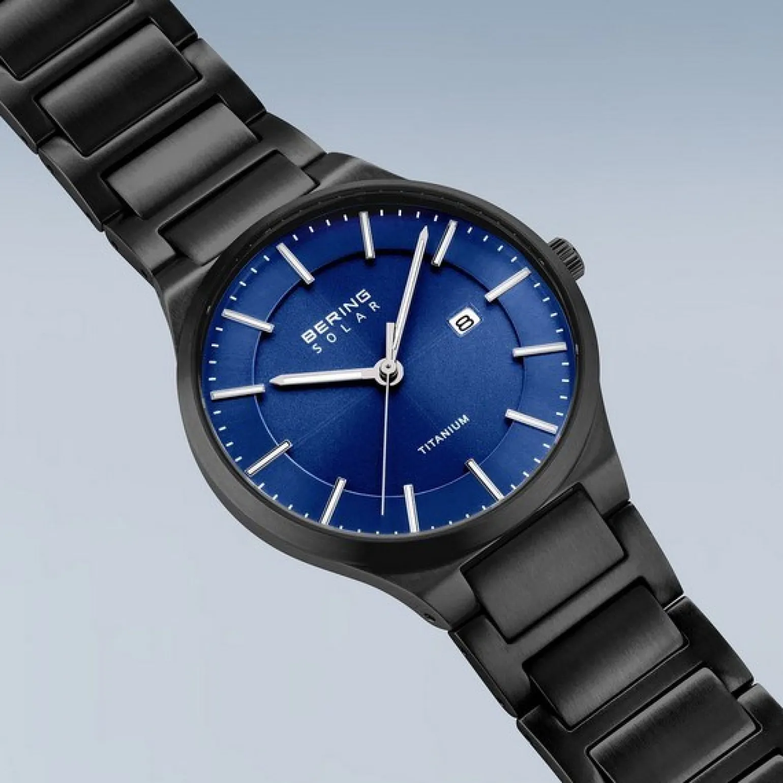 Bering - Herren-Solaruhr in gebürstetem Schwarz mit blauem Zifferblatt Ø39 mm