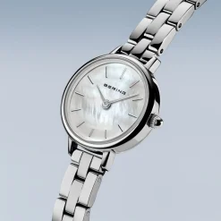 Bering - Klassische Damenuhr aus poliertem Stahl Ø22 mm