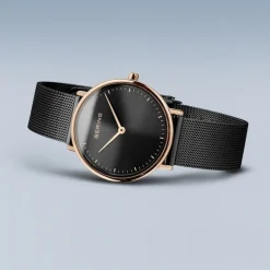 Bering - Ultra Slim Unisex-Uhr aus poliertem Roségold mit schwarzem Zifferblatt 39 mm