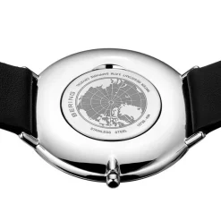 Bering - Ultra Slim Unisex-Uhr in Silberfarben mit weißem Zifferblatt. Ø 39 mm.