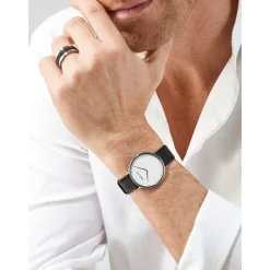 Bering - Ultra Slim Unisex-Uhr in Silberfarben mit weißem Zifferblatt. Ø 39 mm.