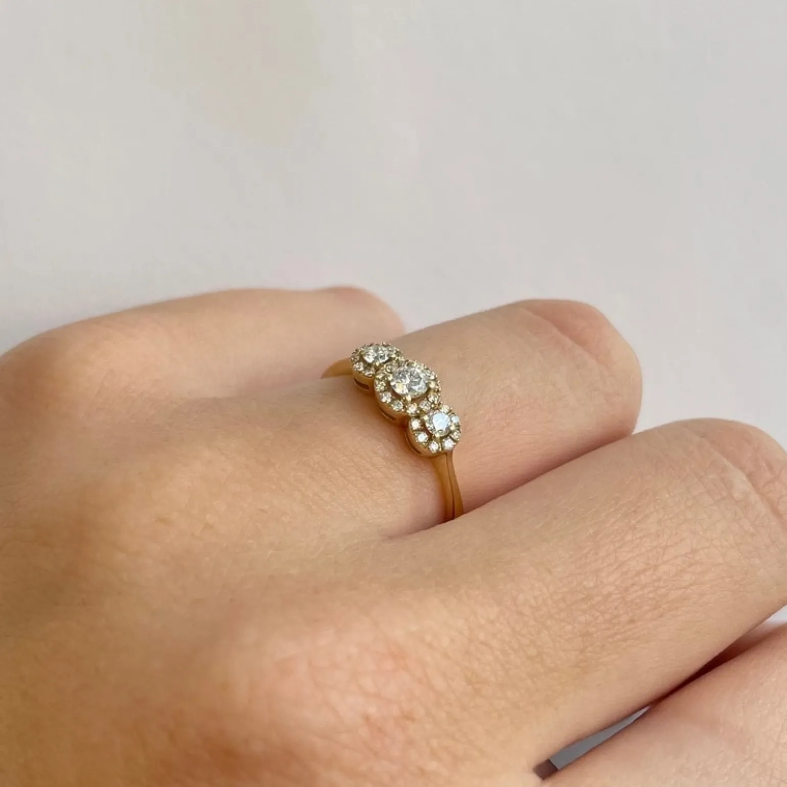 Cordelia - Diamantring aus 14-karätigem Gold mit einem Gesamtgewicht von 0,41 Karat.