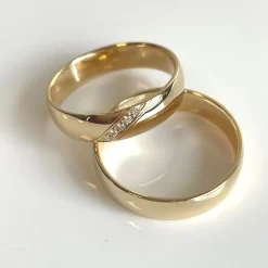 Eheringe aus 14 Karat Gold Ringe mit 5 Brillanten in Bändern