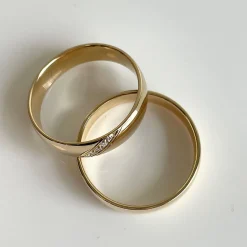 Eheringe aus 14 Karat Gold Ringe mit 5 Brillanten in Bändern