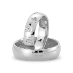 Eheringe aus 14 Karat Weißgold mit 12 Diamanten