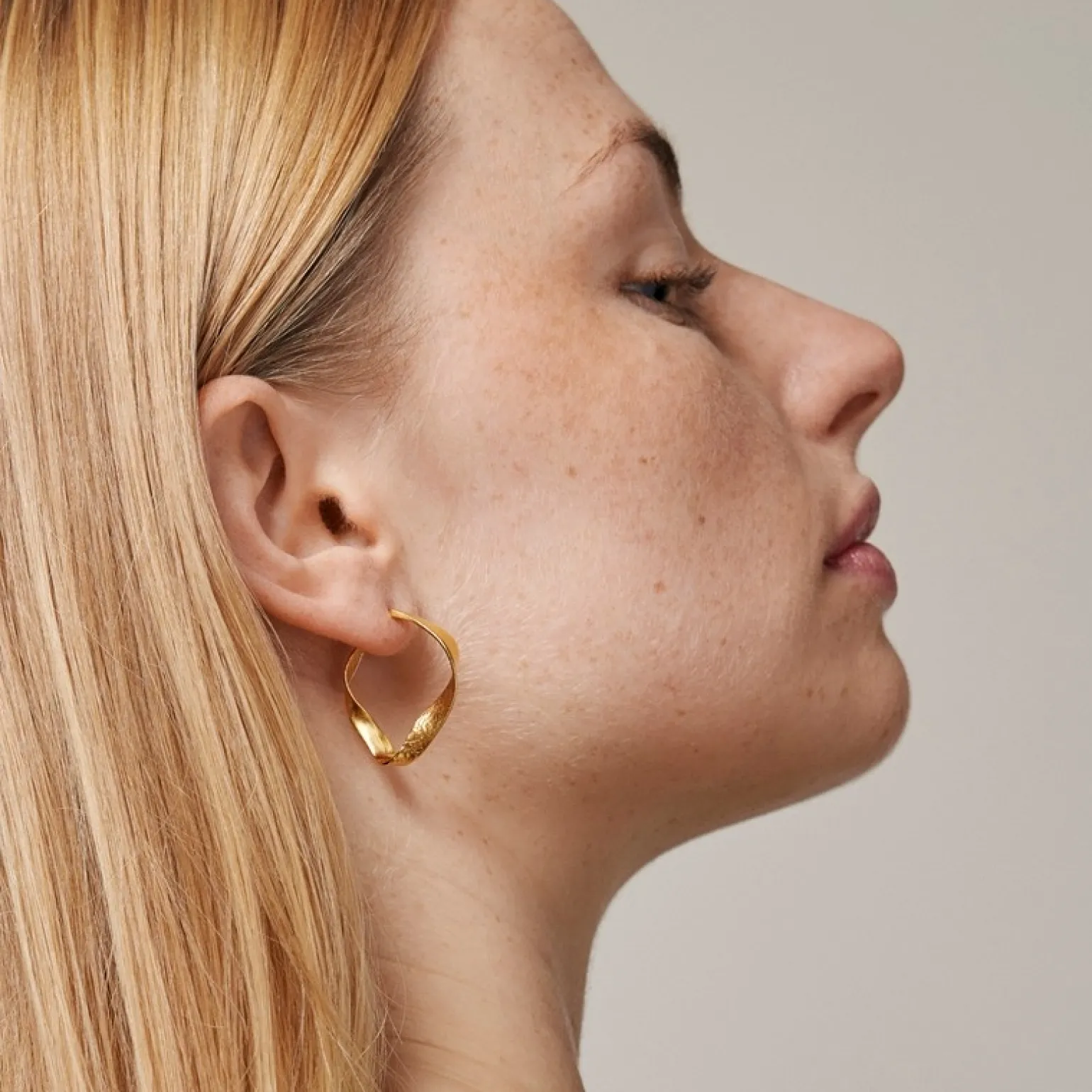 Enamel - Scarlet small hoops in vergoldete silber