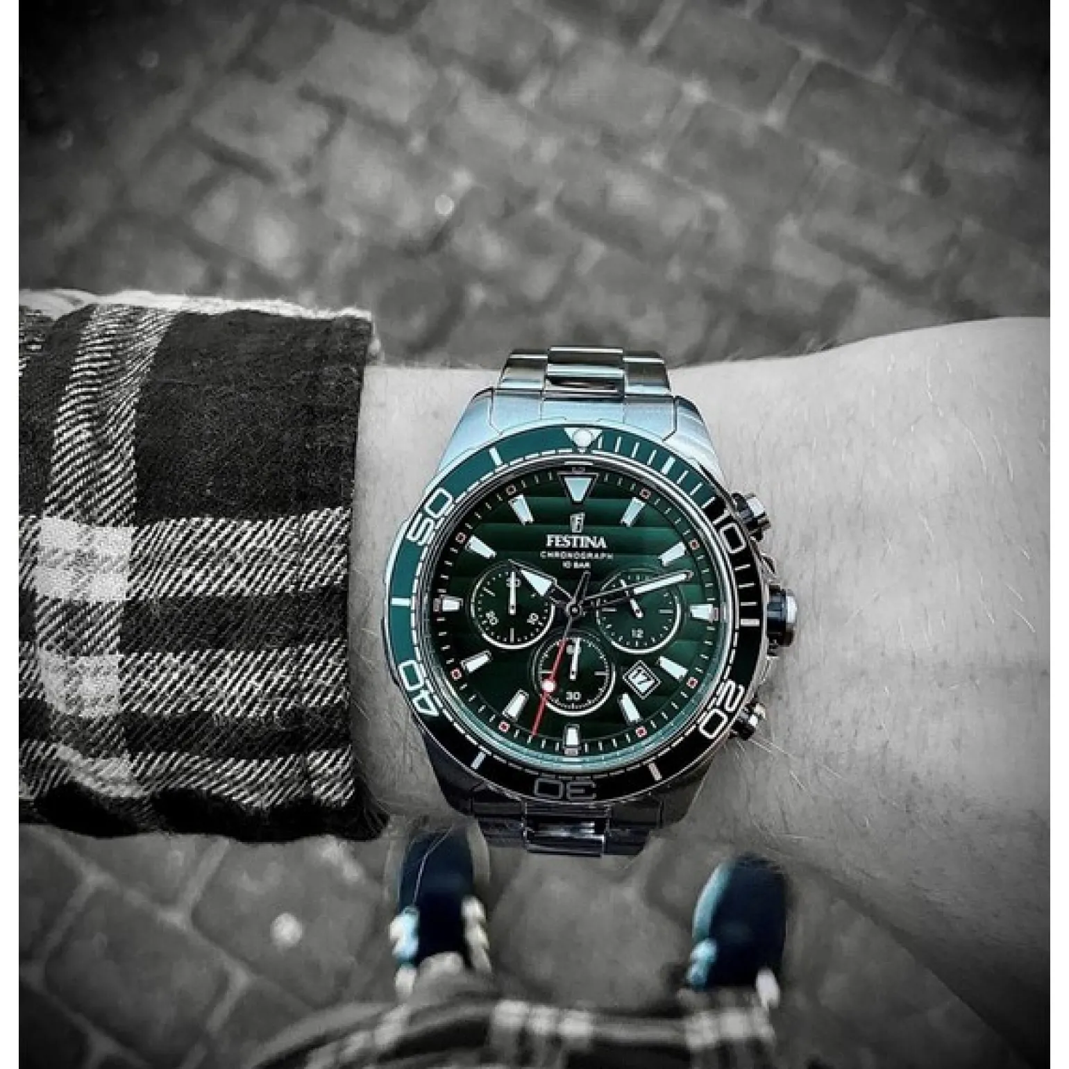 Festina - Chronograph Herrenuhr aus Silber mit grünem Zifferblatt und Lünette