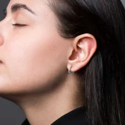 Jane Kønig - Perlenohrringe in mattem Silber