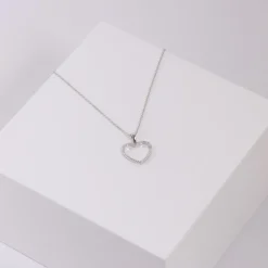 Joanli Nor - Aida - Silberne Halskette mit 33 mm Herz-Anhänger