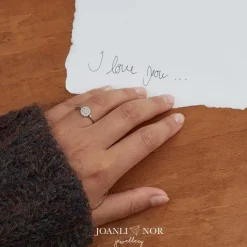 Joanli Nor - ANNIENOR Ring mit runder Zirkonplatte in silber