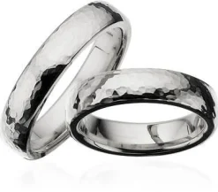 Leicht ovale gehämmerte Silberringe - 5,0 mm breit. Mit oder ohne Brillant