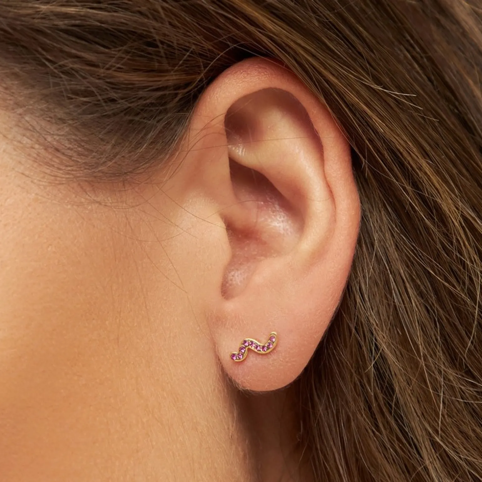 LULU Copenhagen Schlangenohrring aus vergoldete silber mit rosa Kristall