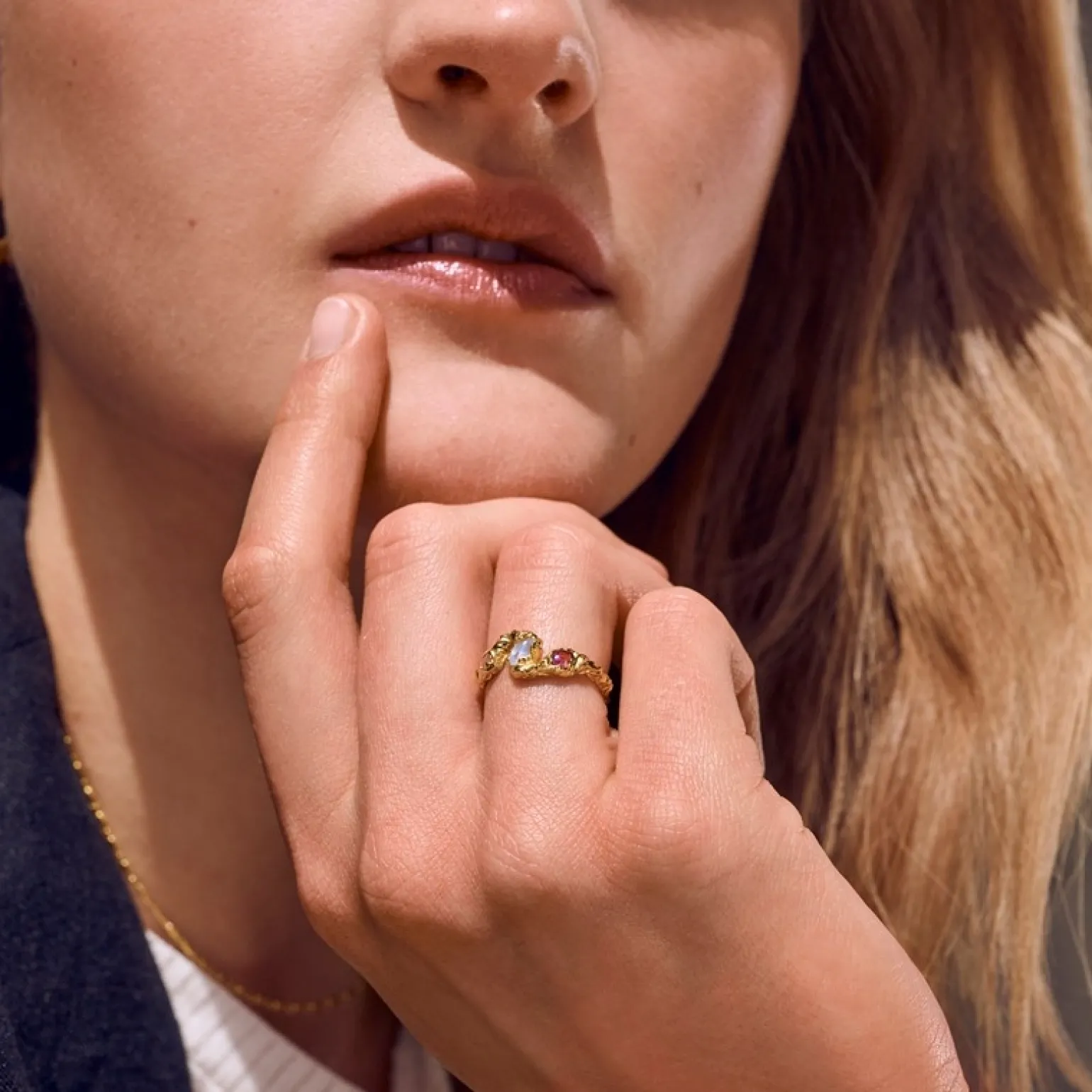 Maanesten - Baila Ring aus vergoldetem Silber mit Steinen