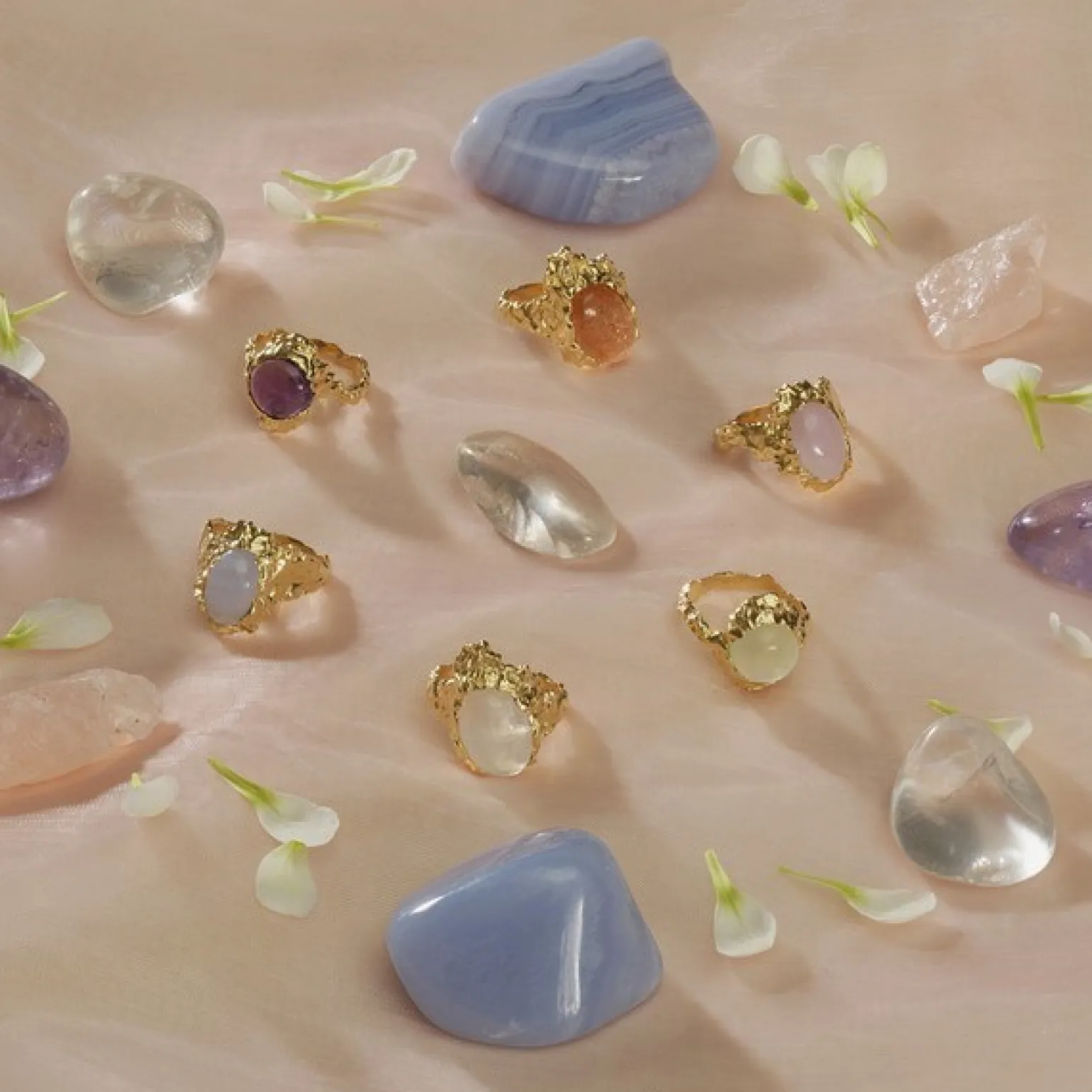 Maanesten - Göttin-Ring mit einem Mondstein in vergoldetem Silber