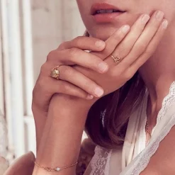 Maanesten - Göttin-Ring mit Prehnit in vergoldetem Silber