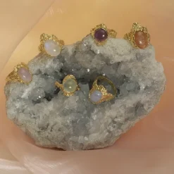 Maanesten - Göttin-Ring mit Prehnit in vergoldetem Silber