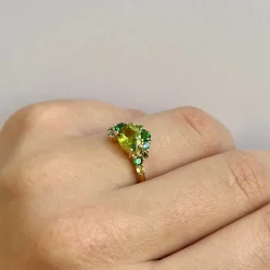 Mads Z - Four Seasons Spring Ring aus 14 Karat Gold mit roten Steinen und 0,055 Karat.