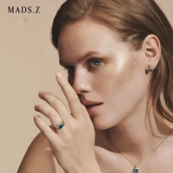 Mads Z - Four Seasons Winter Ring aus 14 Kt Gold mit blauem Stein und 0,06 ct