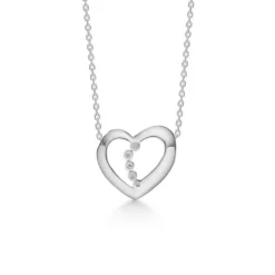 Mads Z - Herzanhänger aus 14kt. Weißgold mit 3 Steinen von insgesamt 0,017 ct.