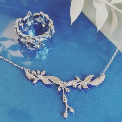 Mads Z - Olive Love Halskette aus Silber mit Blattmuster