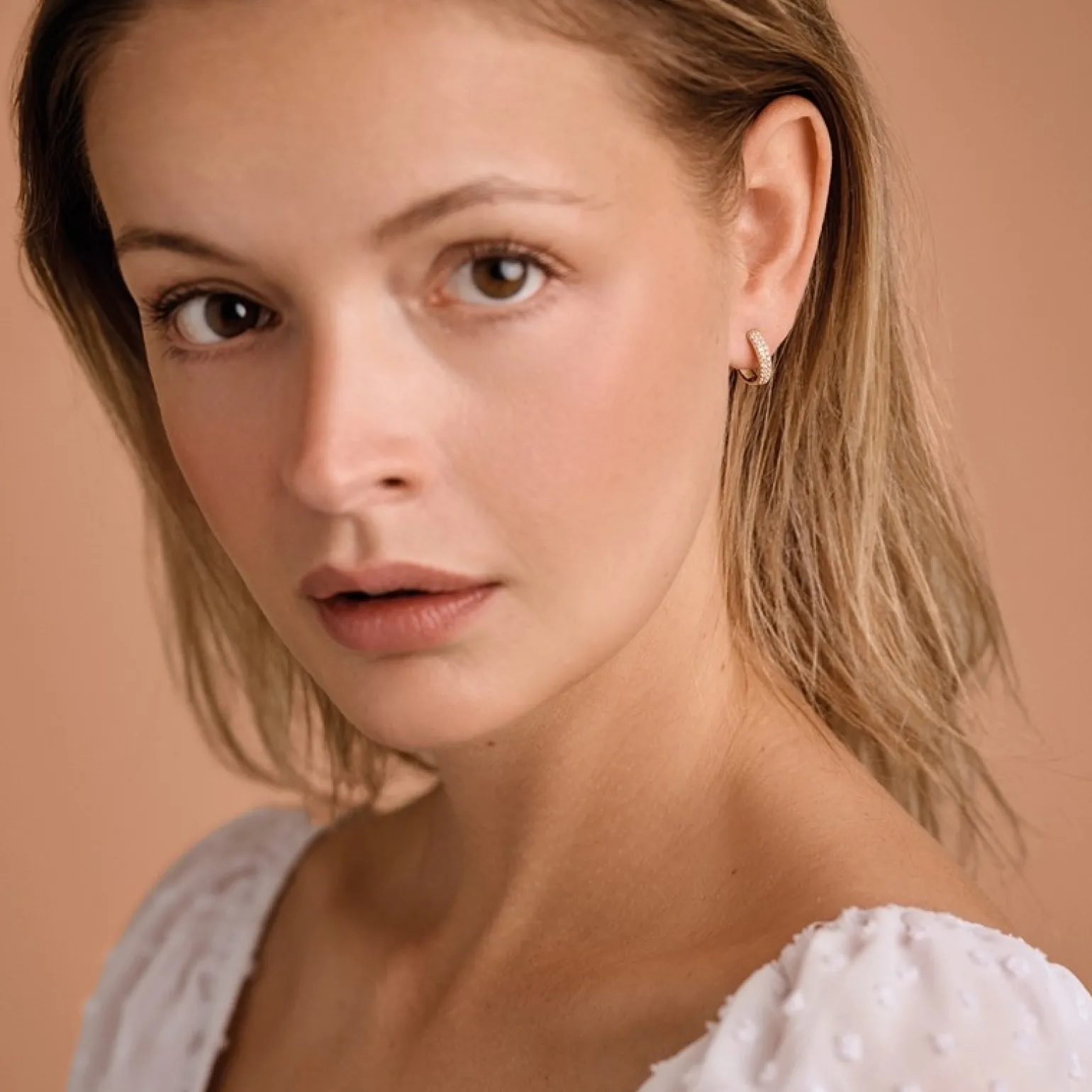 MELFIA Ohrringe mit zirkonia 14kt. Gold Rundes Profil Ø15mm.