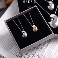 Mutter/Kind - Anhänger aus 14 kt. Gold mit Perle von Mads Z. Klein