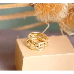 Nuran - Naturring aus 14 Karat Gold mit insgesamt 0,12 Karat farbigen und weißen Diamanten