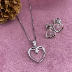 Ohrringe und Anhänger aus 14-karätigem Weißgold mit Diamanten