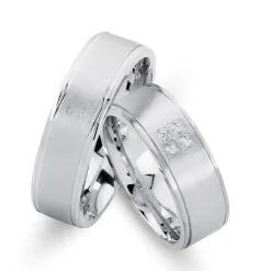 Rhodinierte Silberringe mit einzigartiger Struktur und 4 Zirkonias