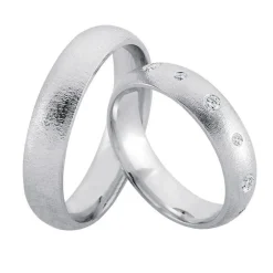 Rhodinierte Silbertrauringe mit 12 Diamanten im Damenring