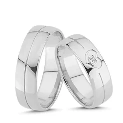 Ringe aus 14 Karat Weißgold mit Hering und 1 Brillant von 0,02 Karat.