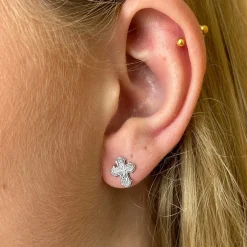 Siersbøl - Dagmarkreuz Ohrstecker aus rhodiniertem Metall silber