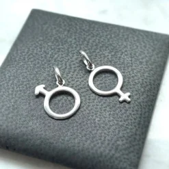 Siersbøl - Zeichen des Mädchens als Anhänger aus rhodiniertem Silber 15 mm