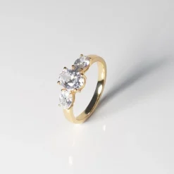 Sif Jakobs - Ellisse Tre vergoldeter ring m. zirkonia