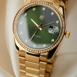 Sif Jakobs Uhr AURORA in vergoldete Stahl mit grünem Metallzifferblatt