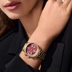 Sif Jakobs Uhr Domenica in vergoldete Stahl mit bordeauxfarbenem Sonnenschliff-Zifferblatt