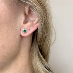 Silberne Ohrstecker mit Smaragd und Zirkoniumdioxid