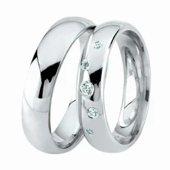 Trauringe aus Silber mit 5 Zirkonen